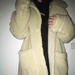  - Oversized jacka från Monki. Kan mötas upp i Stockholm, annars tillkommer frakt. 