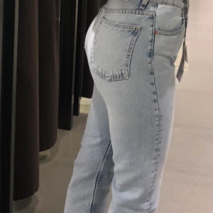 Zara jeans  - Superfina jeans från zara i bra skick! Säljes då de inte kommer till användning. 