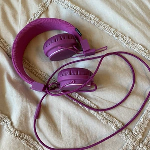 Hörlurar  - Fina Urbanears hörlurar med sladd! Frakten tillkommer!