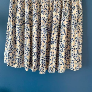 Söt sommarkjol - Söt och sval sommarkjol från H&M.