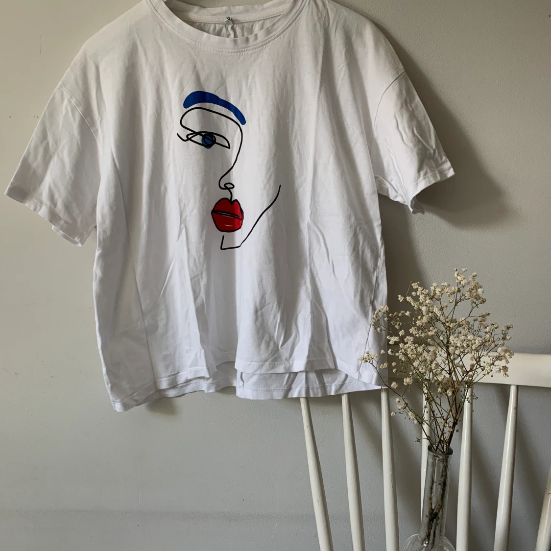 Oversized vit t-shirt med tryck, strl L - 90