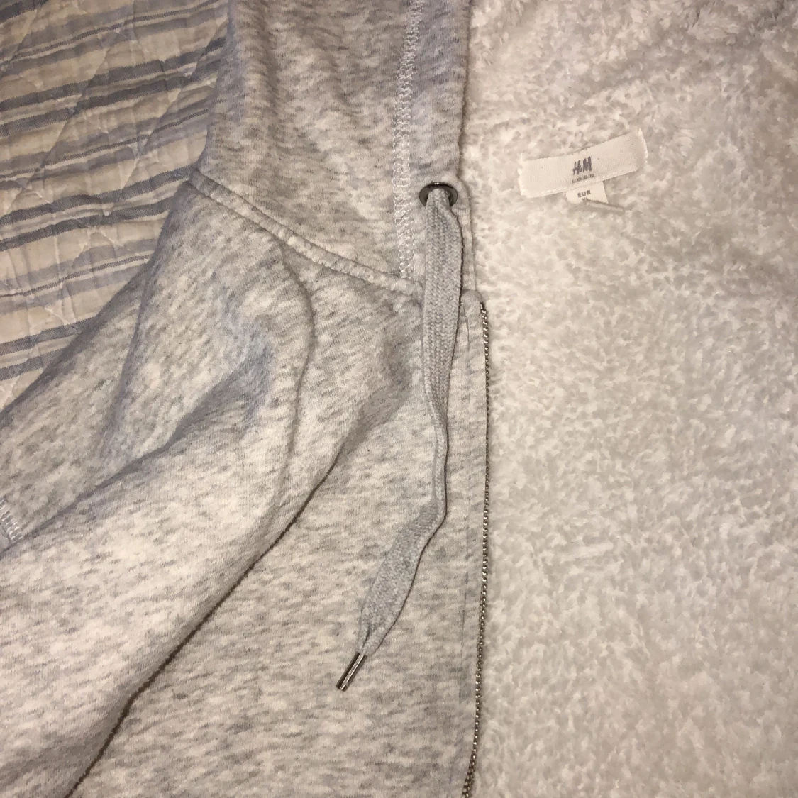 Grå mjukishoodie - 90