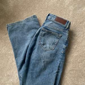 Snygga vida jeans från bikbok. Otroligt sköna och i fint skick