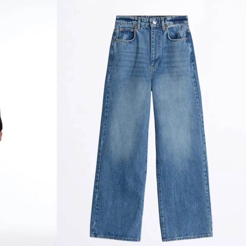 As snygga blåa wide jeans ifrån Gina Tricot, använt fåtal gånger och är i bra skick. Jag är 160 cm.  Hör av dig vid fler bilder eller intresse! 🤍🤍⚡️  frakt är inkluderat. Jeans & Byxor.