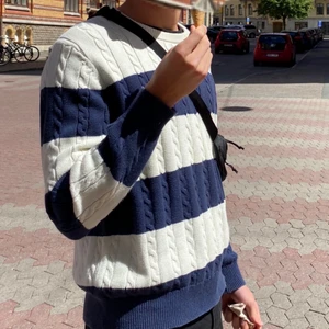 Bondelid stickad - Sticks inte, skön och snygg! Blå vit randig