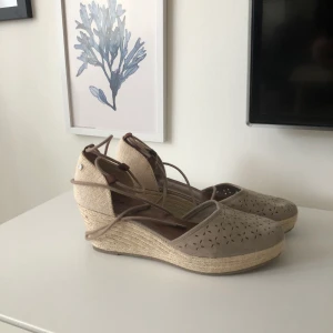 Sko - Skor i fint skick. (frakt ingår inte i priset) ✌🏻❤️