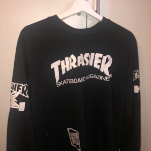 Thrasher long t-shirt  - Sparsamt använd, står storlek XL men eftersom den är ”fake” så är den som en storlek s-M. Köparen står för frakt på ca 50kr
