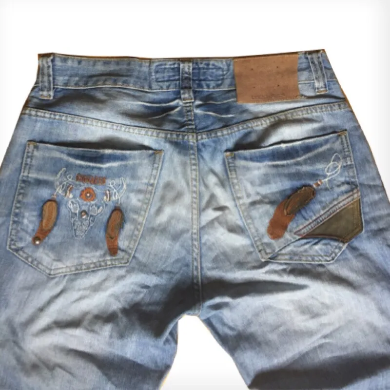 Ett par fina vintage jeans från Dsquared2. Buda vad ni tycker är ett passande pris. Postar över hela Sverige där köparen står för frakt. Tar betalningar via Swish. . Jeans & Byxor.