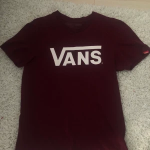 Vans t-shorts basic - Äkta vans i storlek s 🌄🌄