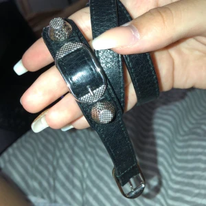 Balenciaga läderarmband - Snyggt armband som inte kommer till användning längre... pris kan diskuteras 