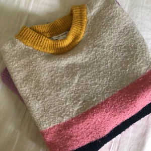 Stickad tröja från Zara - Storlek 164 (barn) men passar en xs/s. Köpt 2018 men i väldigt bra skick. Köparen står för frakten