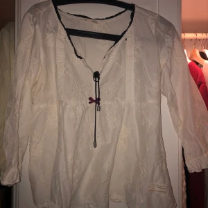 Söt Odd Molly-blus i storlek S - Säljer för att jag inte använder den längre. 💕