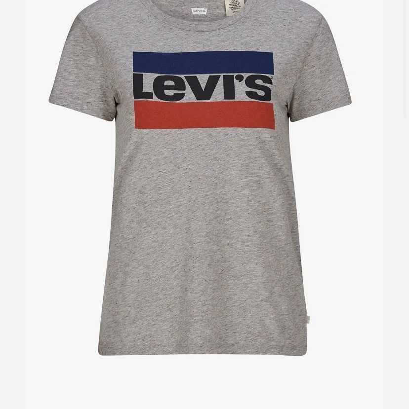 Levis T-shirt i bra skick. 60+ frakt . T-shirts.
