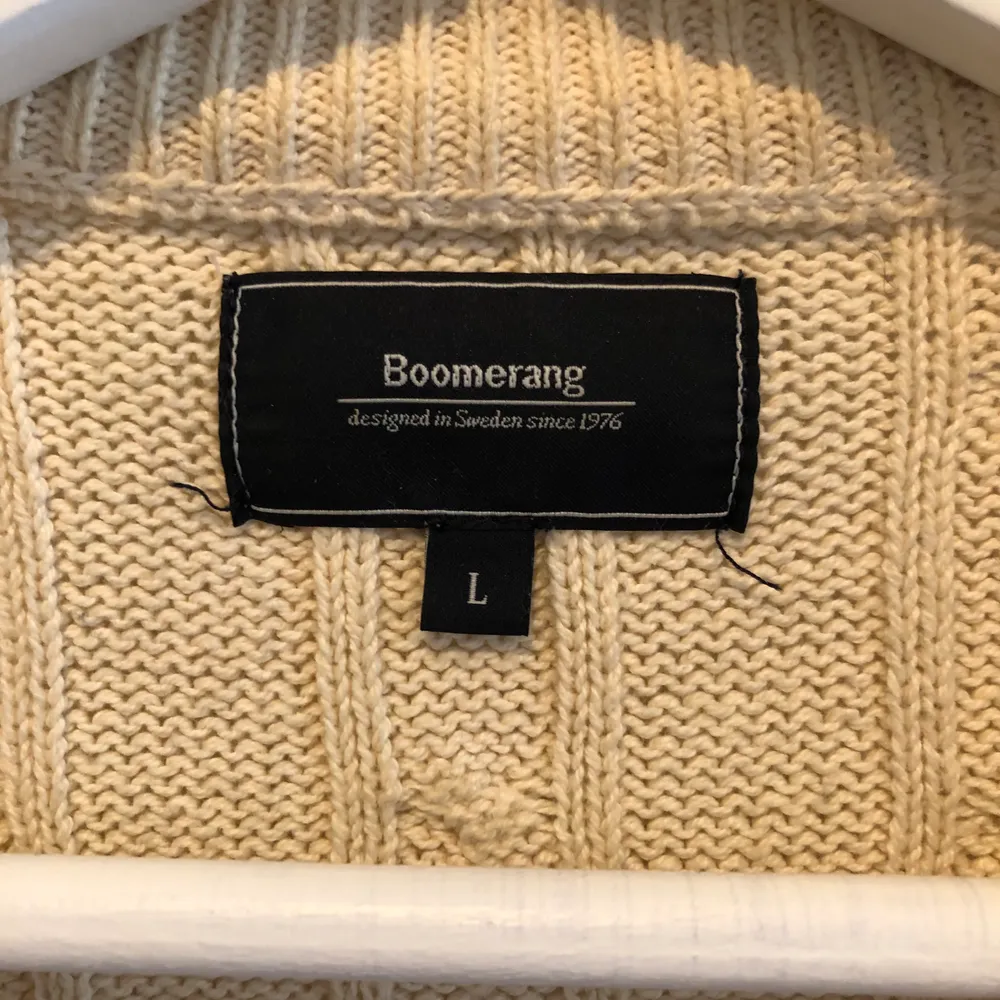 Krämvit tröja från Boomerang. Storlek Large. Aldrig använd.. Tröjor & Koftor.