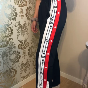 Champion Popper Pants M - Popper pants med knappar hela vägen upp, storlek M.