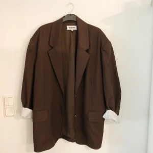 Weekday kavaj👌🏻 - Säljer min oversized weekday kavaj som aldrig använts. 250kr plus 63kr frakt 🌻