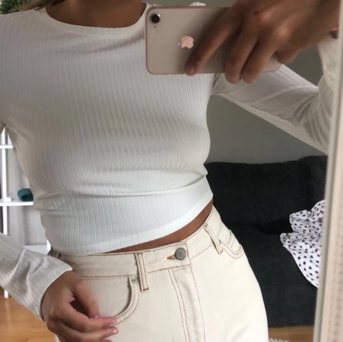 Kroppad tröja med öppen rygg 