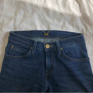 Lee jeans - Utsvängda jeans från lee, storlek 25/31. Aldrig använda 