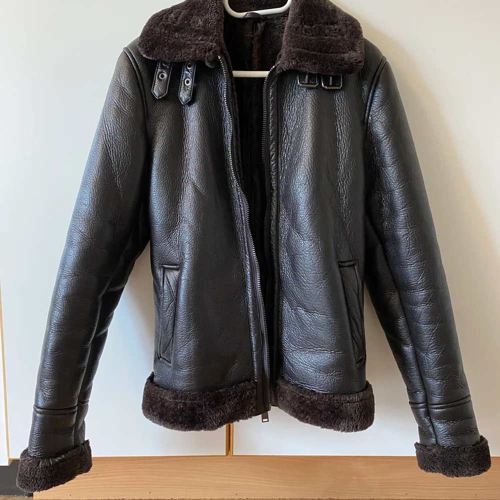 Size XS from Rivel Island. It’s for men so XS fits me perfectly. The original price was 1,104kr. Bought it for only a year, it’s super warm, good quality and I can survive the whole winter with this jacket.. Jackor.