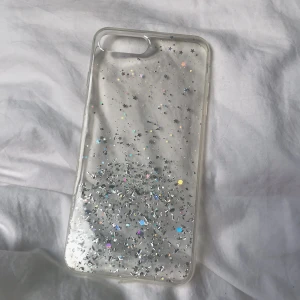 Iphone 7/8 plus skal - Riktigt fina glitter som ändrar färgen under ljuset. Använd 1 gång, frakt 11kr