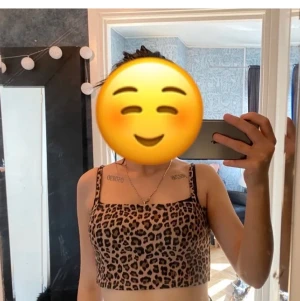 Söt topp - Leopard topp aldrig använd. 