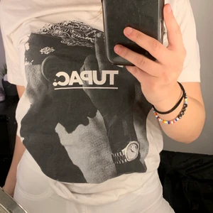 2pac tröja - skitsnygg 2pac tröja som jag använt alldeles för lite 😫 så nu ska den få en ny ägare!