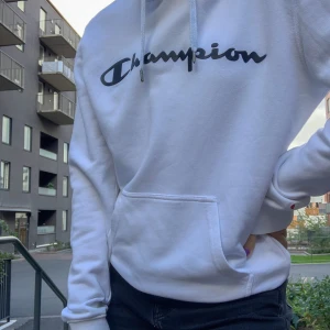 Champion hoodie - Clean champion hoodie i nyskick! Nypris 400kr