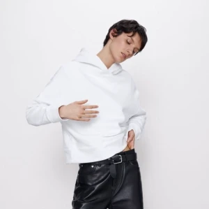 Vit hoodie  - Vit hoodie från zara