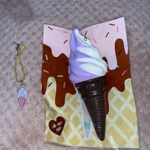 Puni maru ice cream squishy  - Luktar svin gott. Kommer med allt på bilden