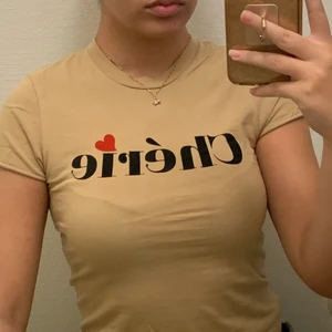 Bikbok tröja - En mycket bekväm, fin, tight tröja som passar nästan med allt. Använd fåtal ggr men är fortfarande i mycket fin skick (dessutom nytvättad). Säljer då jag har något liknande. Nypris: 149kr❤️❤️❤️