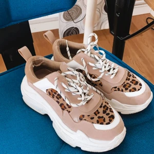 Chunky sneakers  - Skor från NAKD, knappt använda ser nya ut! 