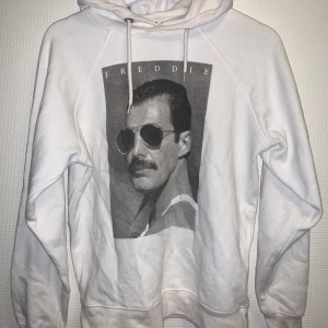 Freddie Mercury / Queen hoodie - Mycket bekväm Queen hoodie från Carlings. Mycket bra skick. Official Merchandise. 