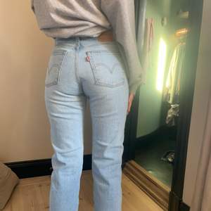 Levis jeans i storlek w25, helt oanvända! Rak modell 