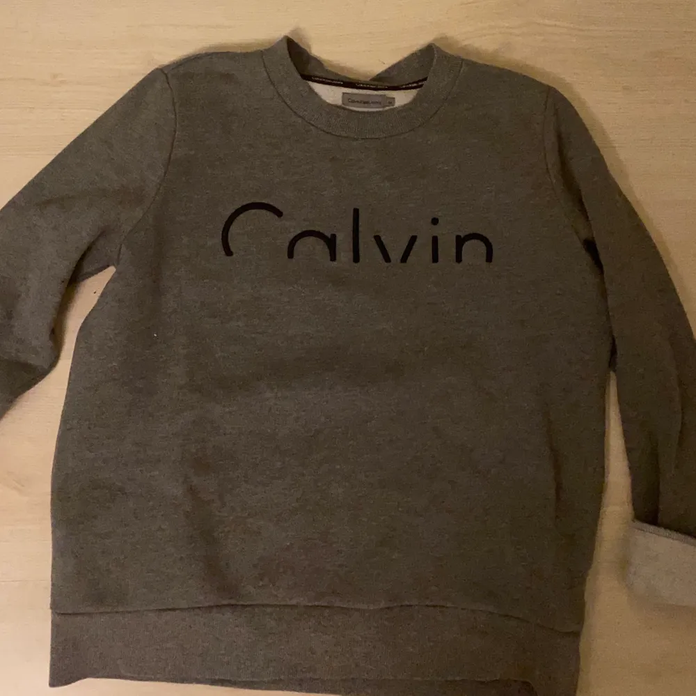 Jättefin Calvin tröja i superbra skick. Köpt för 500. Tröjor & Koftor.
