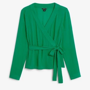 Blus från Monki - Superfin och oanvänd (endast testad) top från Monki! Passar S-M