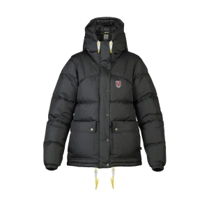 Fjällräven dunjacka - Säljer denna otroligt snygga och trendiga vinterjacka från fjällräven😍 Använd väldigt sparsamt, inget slitage! Supervarm och mysig. Storlek small. Buda i kommentarerna!🥰 Vill ni ha bilder så skicka ett meddelande🙏🏼 köpare står för frakten❤️ Vid snabb affär går det att få direktpris. 💓 Övre bilden är en som är 170, undre 160. Finns annonsen kvar finns jackan kvar🙏🏼