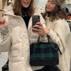 Pufferjacka - Pufferjacka från zara. nypris: 900kr Högsta bud: 420