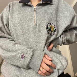 Tröja Tommy Hilfiger - Intressekoll på min superhärliga vintage tjocktröja från Tommy Hilfiger. Lägg bud i kommentarerna, minst 15kr mellan buden 💞💖 högsta bud nu 340