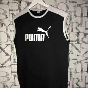  - Ett puma line isch i storlek XL men sitter mer som M/L🤙🏻köparen betalar också frakten 🌹