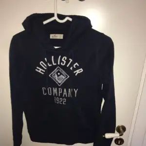 Säljer en blå Hollister hoddie