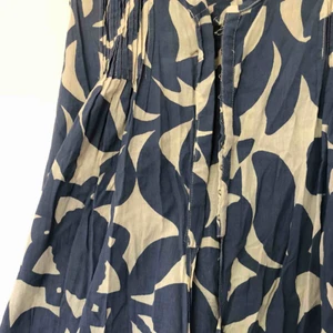  - Jättefin klänning/kaftan från BRITTINGER i storlek S. har knappar halva vägen ner (se andra bilden). Kan mötas upp i Stockholm eller så betalar köparen frakt