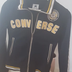  - Fin converse jacka st xs, hämtar eller köpare betalar frakt 