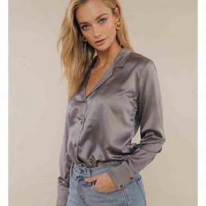  - Ny med lappen kvar. Frakt 18 kr. Nypris 399 kr plus frakt 