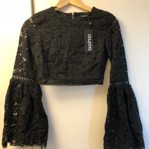  - Söt spets topp från Boho!  Aldrig använd! Frakt ingår