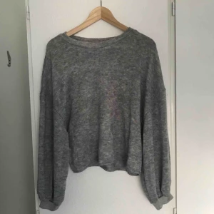  - Grå basictröja. skön till hösten