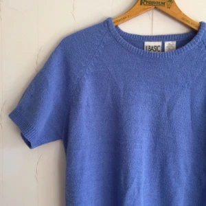  - Vintage kortärmad tröja köpt på POP i Stockholm.