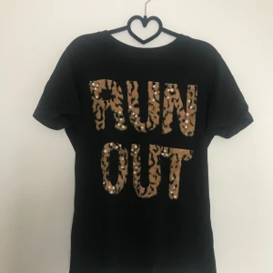  - Oanvänd tröja från zara  