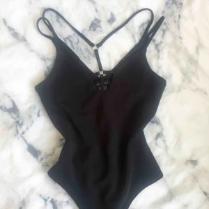  - Oanvänd body Storlek 36  60kr 