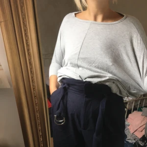  - Grå super skön stor tröja! Går att använda som klänning! Använd 5gånger max! 