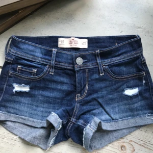  - Hollister shorts. Bra skick. Storlek 23 (00). 